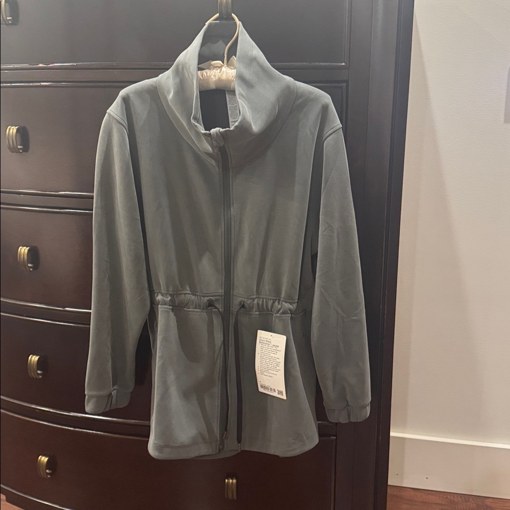 NWT Lululemon Softstreme Cinch-Waist Jacket Smoked Spruce Size 6 - Picture 9 of 15